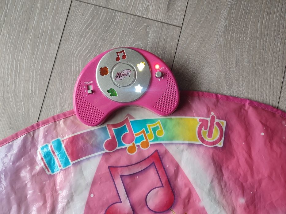 Mata do tańczenia Winx Club Groove & Glow Rainbow