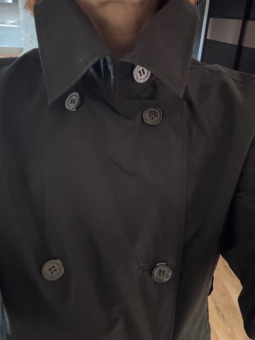 Czarny krótki płaszczyk - prochowiec