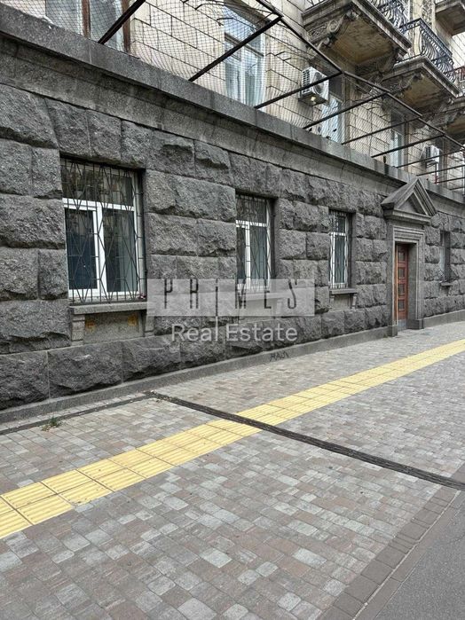 Продаж фасадне приміщення 109м2 Євгена Чикаленка 2-4/7 Центр укриття