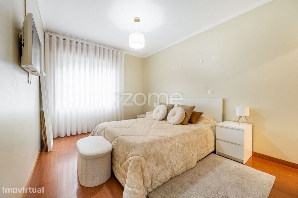 Apartamento T3 Semi Remodelado Em Padim Da Graça, Braga.