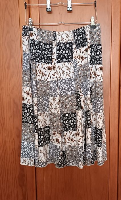 Saia estampada com forro - tamanho 46 - excelente estado