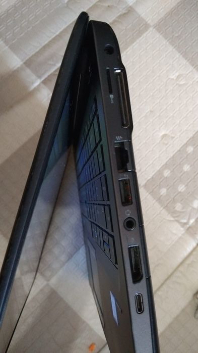 HP Zbook com tela sensível ao toque de 14 polegadas, processador Intel Core i7 de 7ª geração, 8 GB de RAM, SSD de 256 GB com carregador.