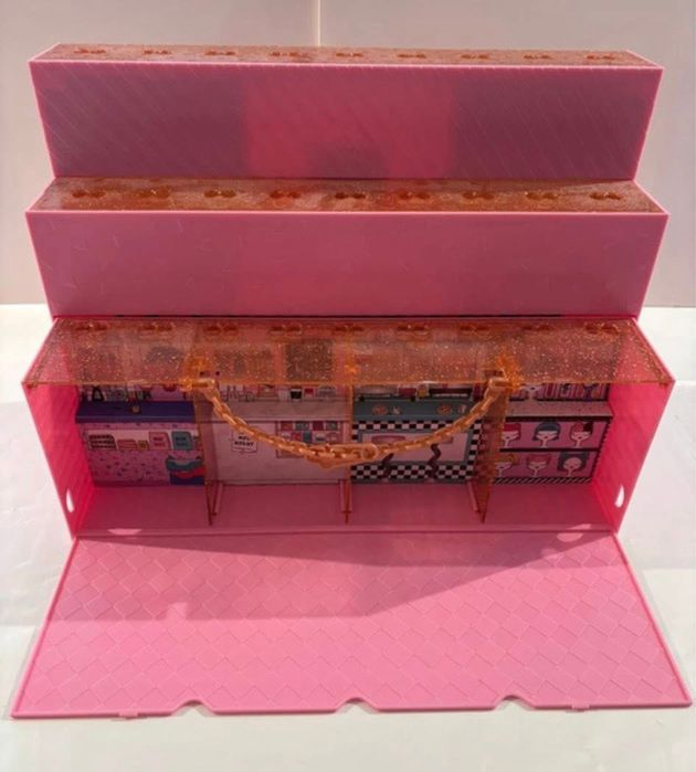 Expositor e bonecas LOL