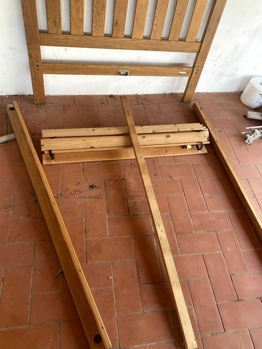 Cama de madeira completa