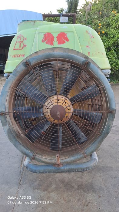 Pulverizador rocha 300litros