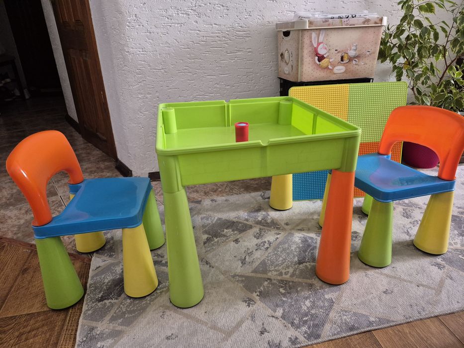 Lego стіл і два стільчики Tega Baby.