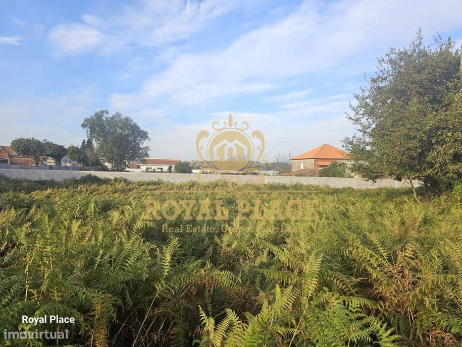 Terreno com 465m2 em Lourosa