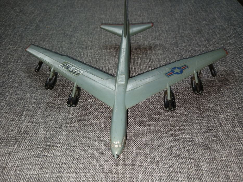 B52 stary model firmy Siku