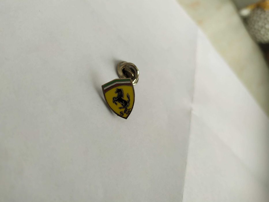 gadżety emblematy oryginalne Ferrari