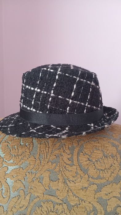 Капелюх жіночий.