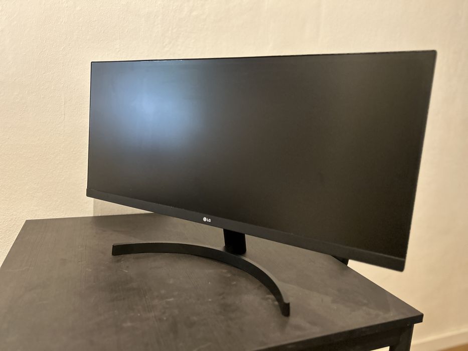 Monitor LG 29” UltraWide IPS 29WL500-B – Excelente Estado