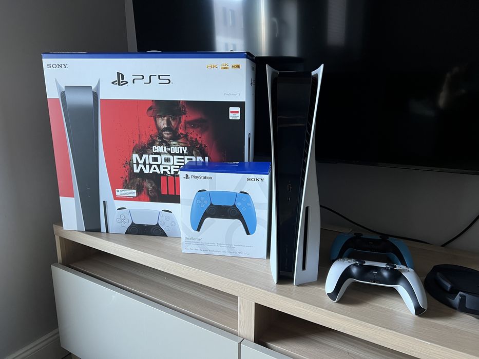 Konsola Sony PlayStation 5 z Napędem Blu-Ray 4K UHD 825gb dwa pady