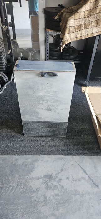 Sprzedam szafkę z lustrem