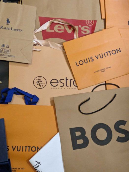 Багато пакетів різних брендів louis vuitton, BOSS упакування