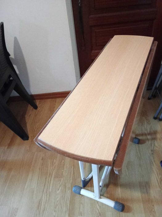 Mesa com 2 cadeiras