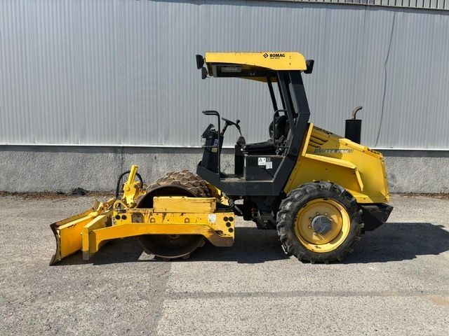 Bomag BW 124 PDH , 2016 r.  Walec okołkowany z pługiem