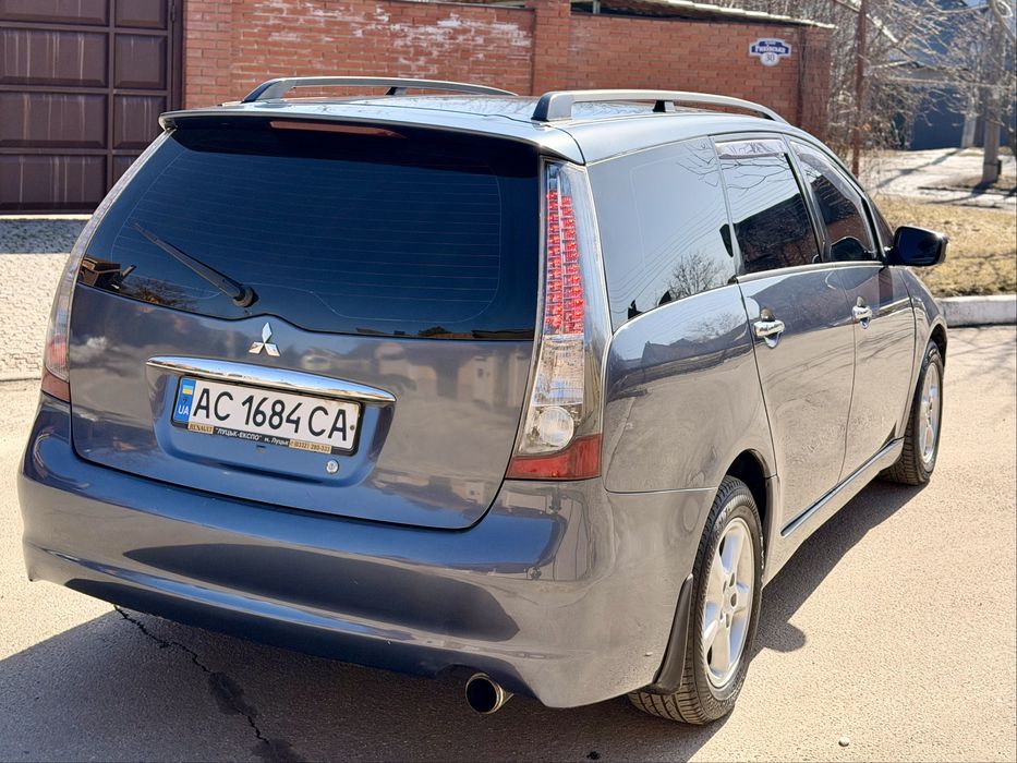 Mitsubishi GRANDIS 7 Мест Автомат