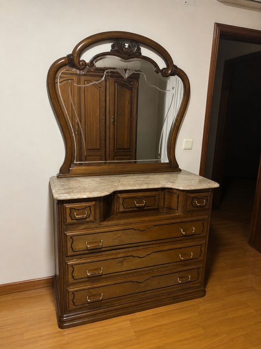 Quarto em madeira macica