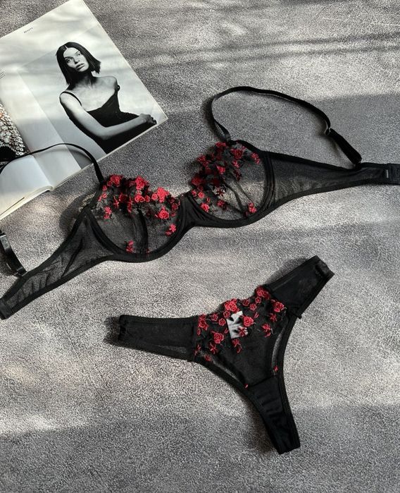 Кружевной комплект с цветочным принтом