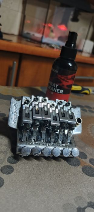 Mostek gitarowy Jackson na licencji Floyd Rose