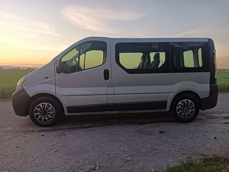 Opel Vivaro 1.9 2001r oszklony 6-osobowy