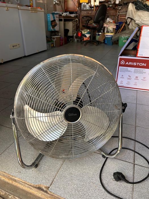 Ventoinha De Chão Qilive Q.6744 30cm 45w Inclinação Ajustável