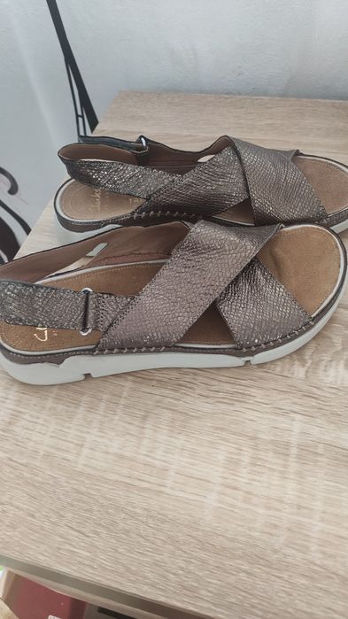 Босоніжки жіночі шкіряні Clarks