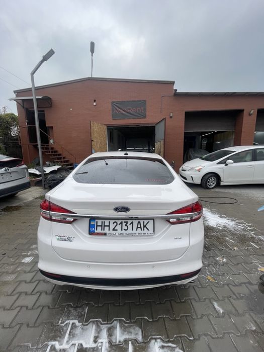 Сдам в аренду Ford Fusion Hybrid 18г.