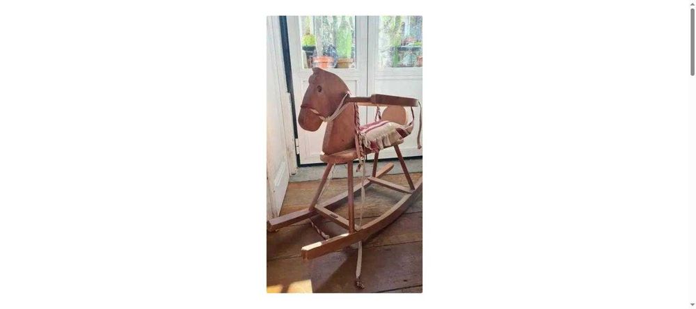 Cavalo de baloiço em madeira