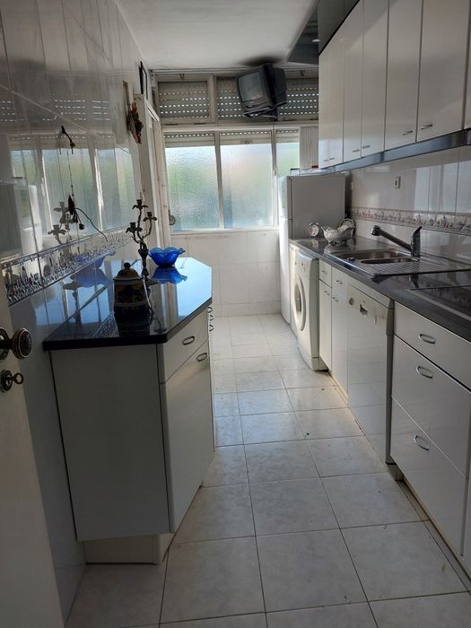 Quarto para arrendar à Av da Boavista