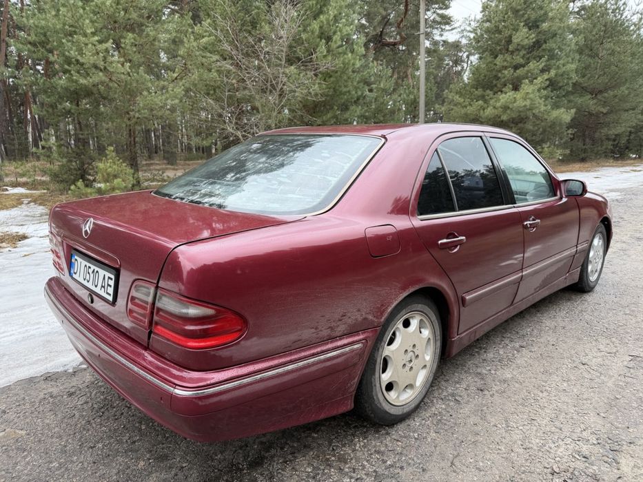 Продам Mercedes E240,