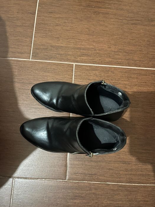 Botas senhora em pele quentinhas em ótimas condições usados