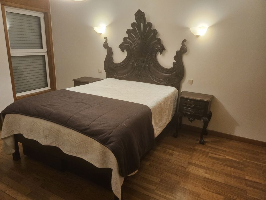 Cama casal estilo antigo