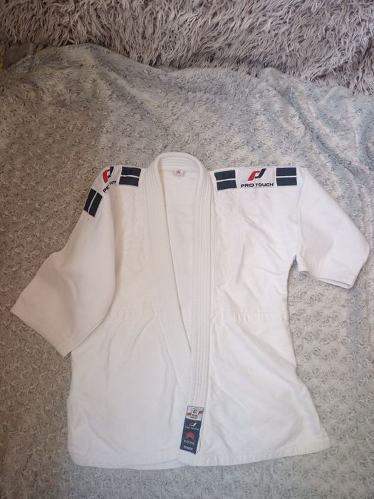 Шлём для заняття єдиноборств ( тхеквандо)