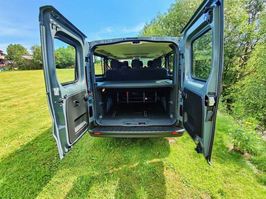 Wynajem Wynajmę Busy 9 os. Renault Trafic transport osób wesela firmy