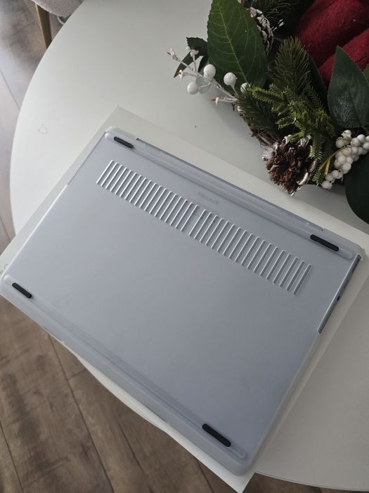 Microsoft Surface Laptop Go i5 10th 8GB Ram 128 ssd jak nowy