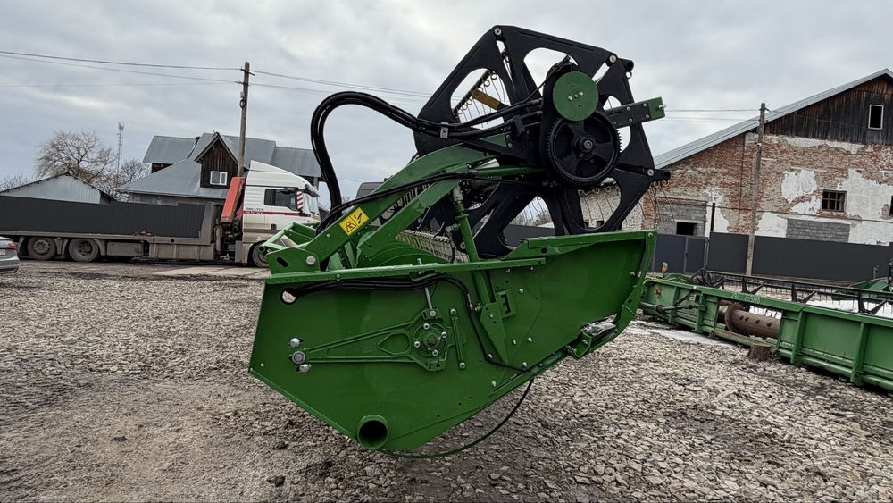 Жниварка John Deere 625R