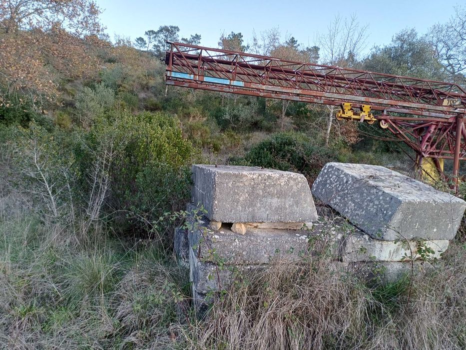 Grua de construcao Kroll 16m alt x 22m lança