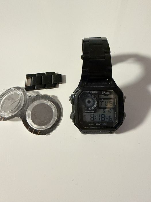 Zegarek skmei ala casio. Lekki. Bareria do wymiany. Dodaje 2 szt do zestawu.