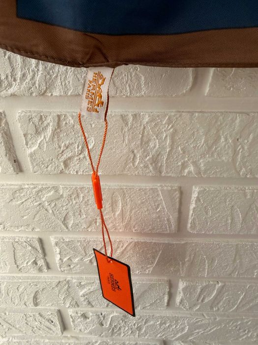 Хустка нова  Платок новий синій в стилі Гермес з бірками Фірмова монограма Hermes 90*90см