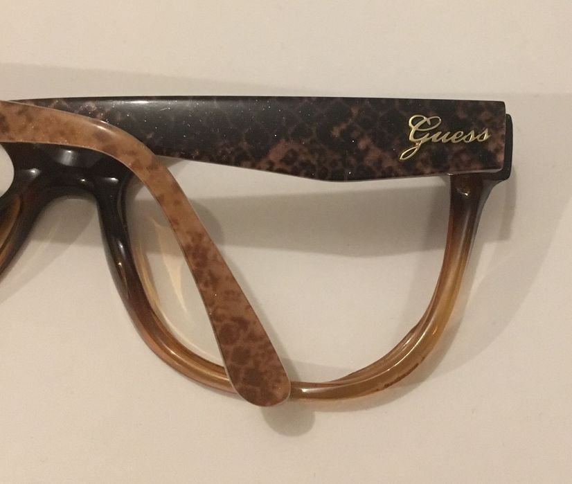 Vendo armação de óculos marca Guess