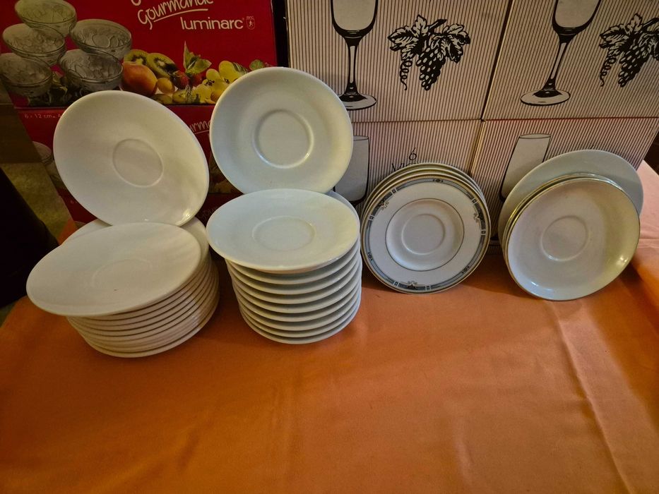 Pratos de Porcelana - Jantar, Sopa e Sobremesa - Na compra de 10 pratos ( ofereço 1 prato )