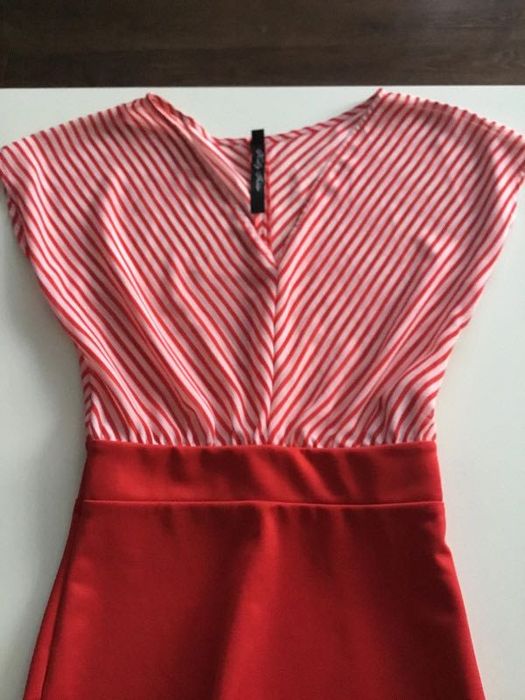 Elegancka czerwona sukienka r.36