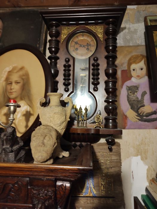 Tytuł:Tytuł:dwa stare zegary
2 stare zegary wiszące z wahadłem – kompl