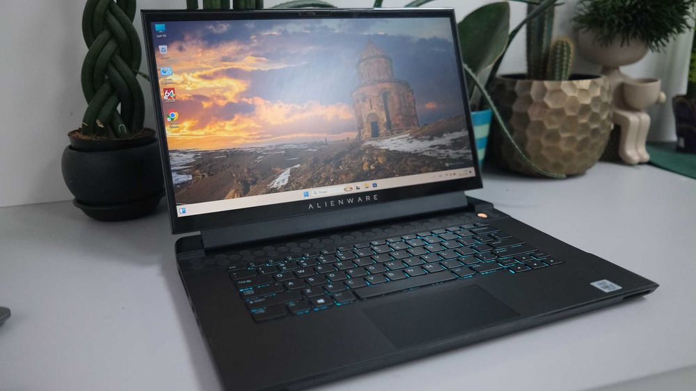 Dell alienware m15 r3 i7 10750 H 32 1 TB  RTX 2080 Super + Max Q 300Hz