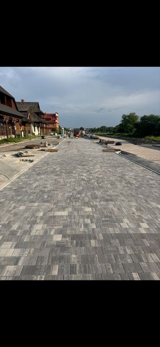 Układanie kostki brukowej Profesjonalna robota Kostka Brukowa