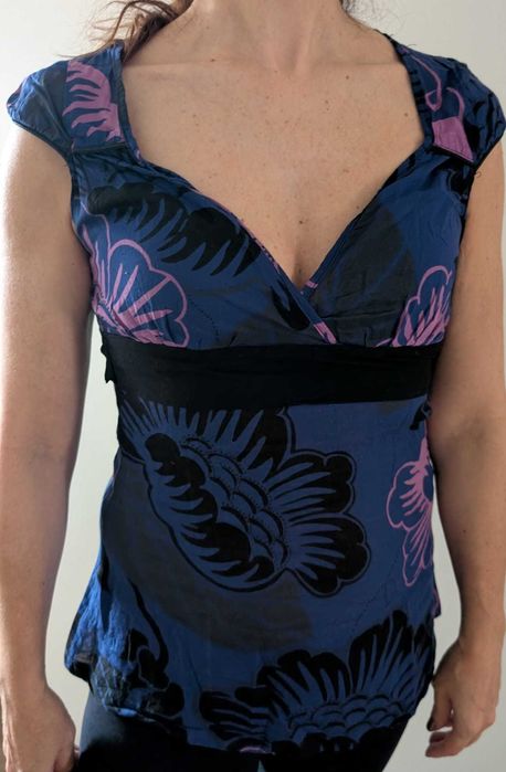 Blusa com motivos florais