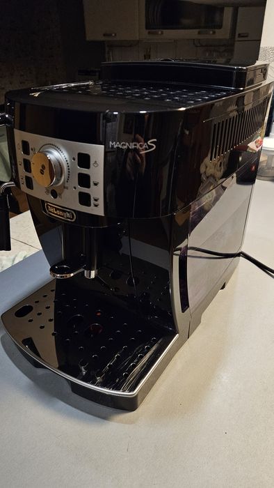 Кавова машина DeLonghi MagnificaS