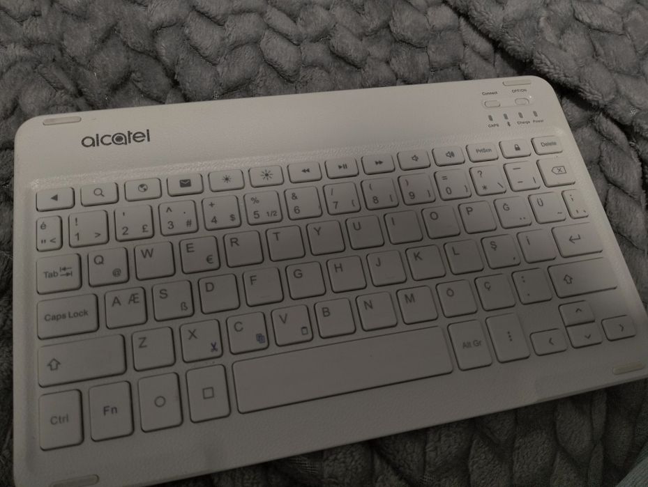 Bluetooth Keyboard458551176495124480