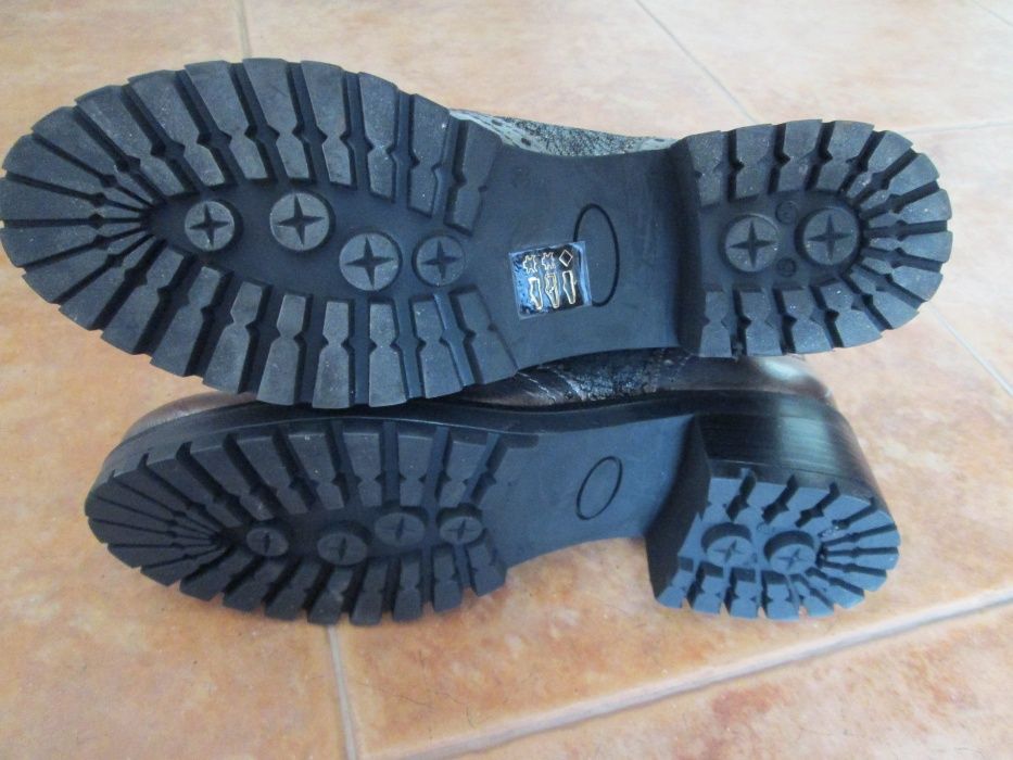 Botas  novas em pele tamanho 39